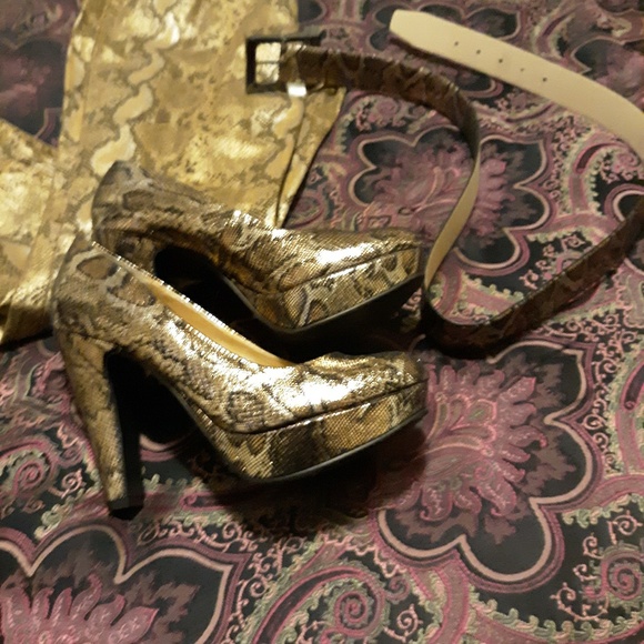 Gold Tone Snake Patterned Bundle - Picture 5 of 6